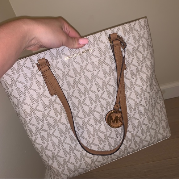Michael Kors Medium Sized Tote | Used in great condition! - Picture 3 of 14